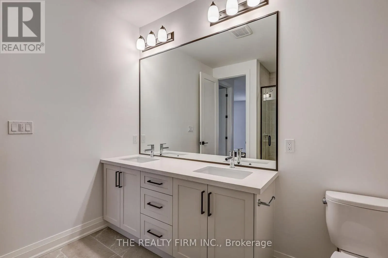 4 - 85 FOREST STREET, #4