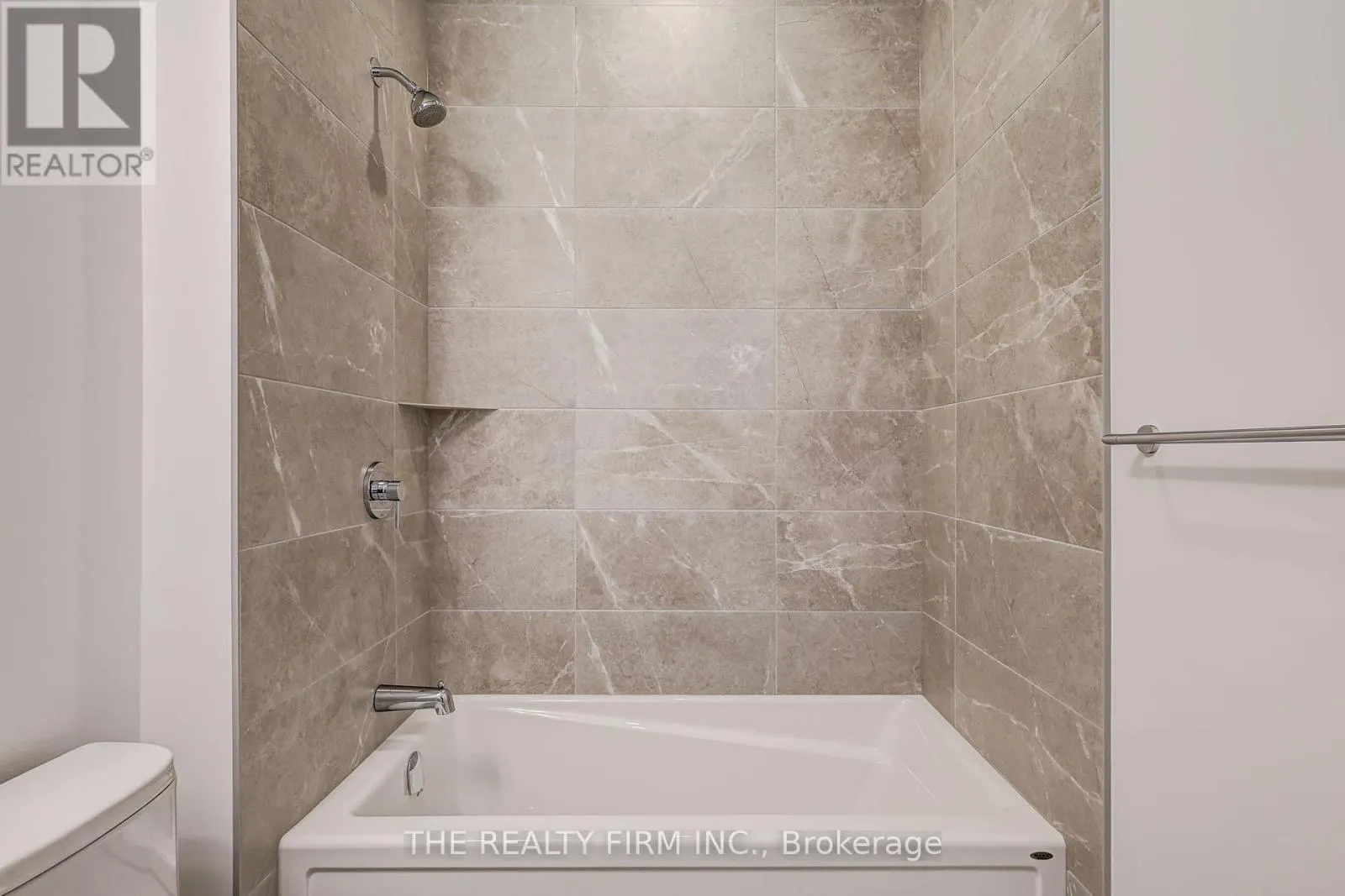 4 - 85 FOREST STREET, #4