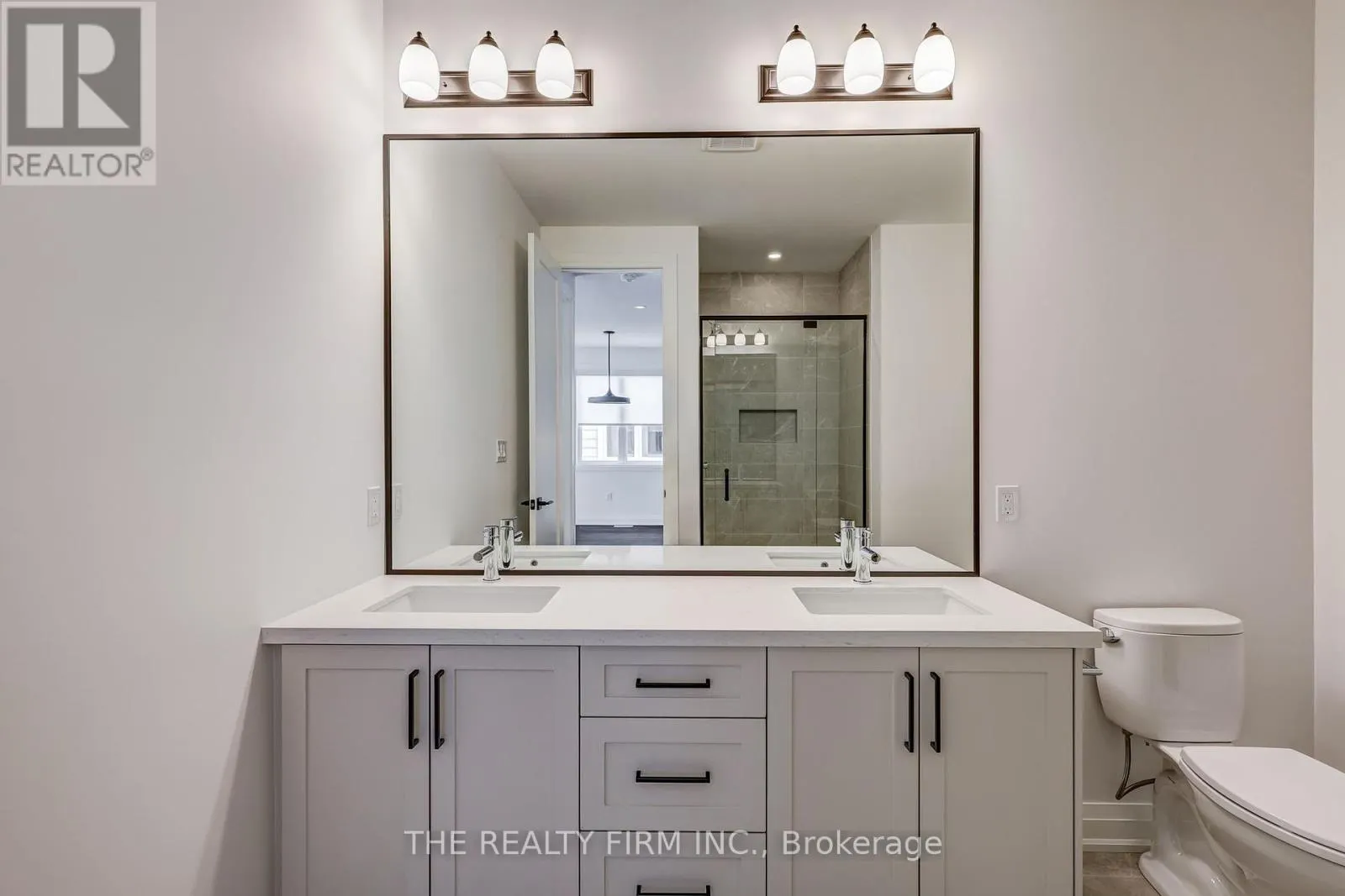 4 - 85 FOREST STREET, #4