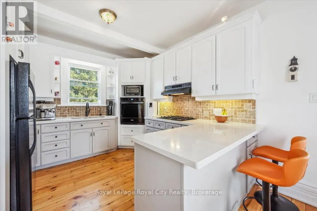 572 WOOLWICH STREET