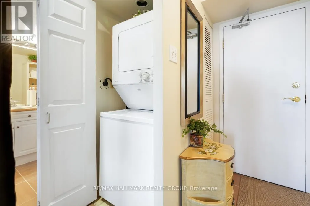 1006 - 545 ST LAURENT BOULEVARD