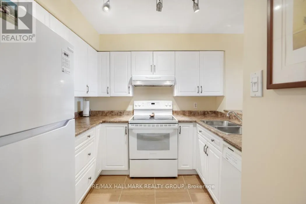 1006 - 545 ST LAURENT BOULEVARD