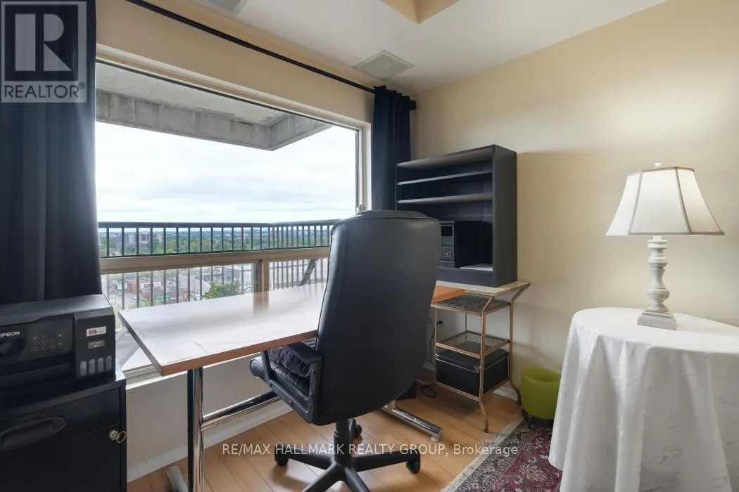 1006 - 545 ST LAURENT BOULEVARD