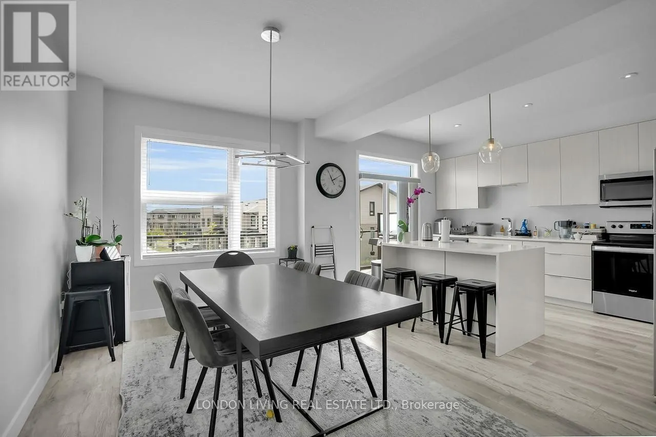 28 - 3380 SINGLETON AVENUE, #28