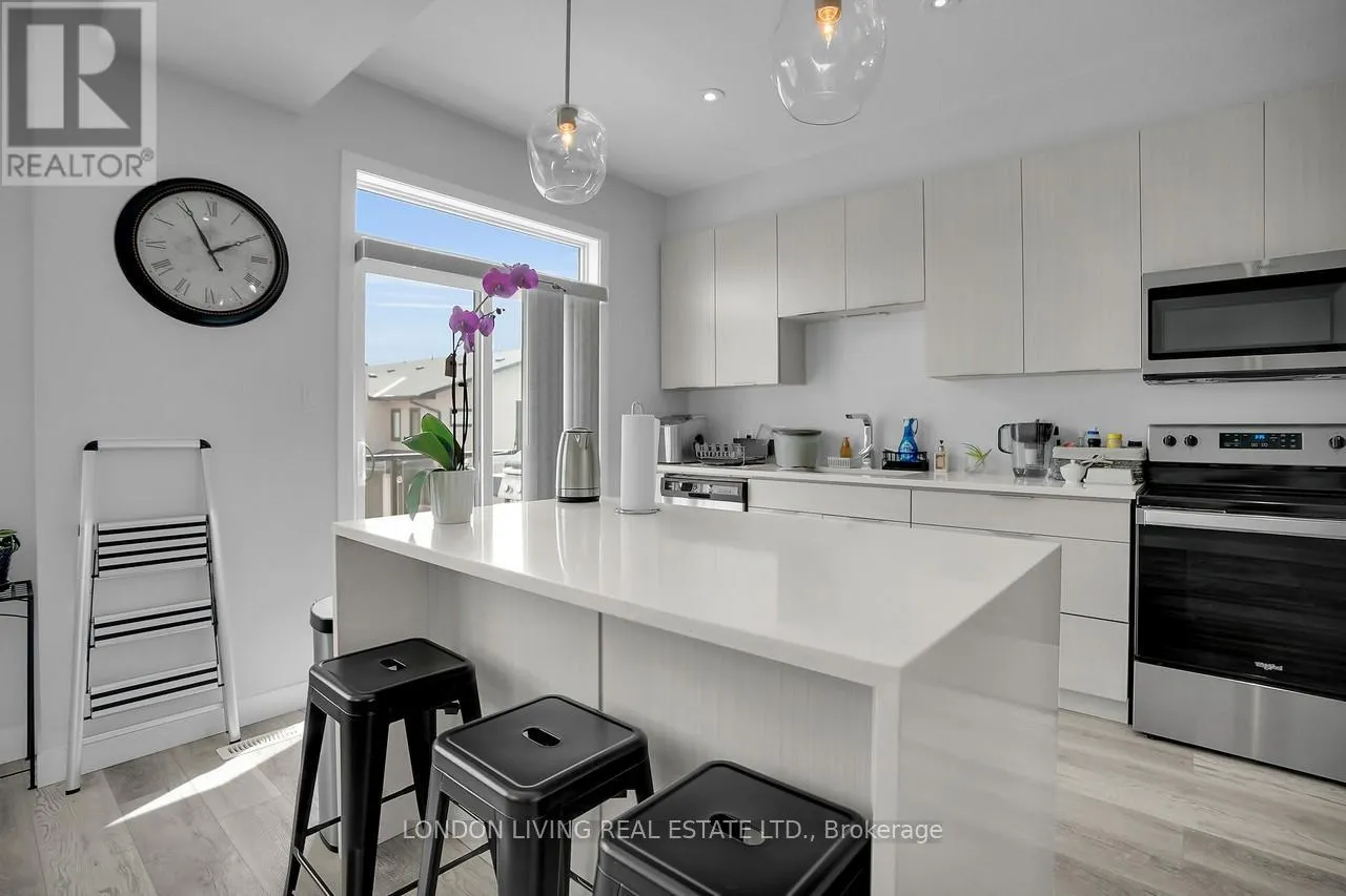 28 - 3380 SINGLETON AVENUE, #28