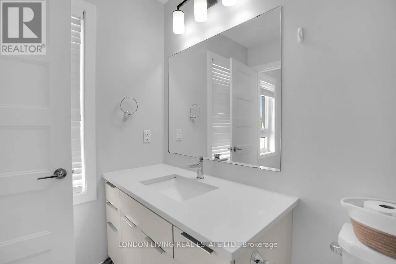 28 - 3380 SINGLETON AVENUE, #28