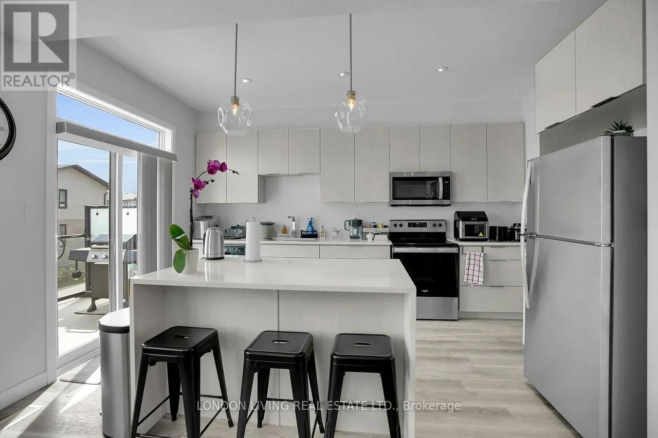 28 - 3380 SINGLETON AVENUE, #28