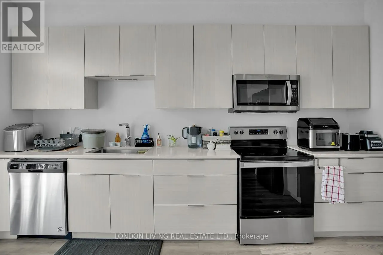 28 - 3380 SINGLETON AVENUE, #28
