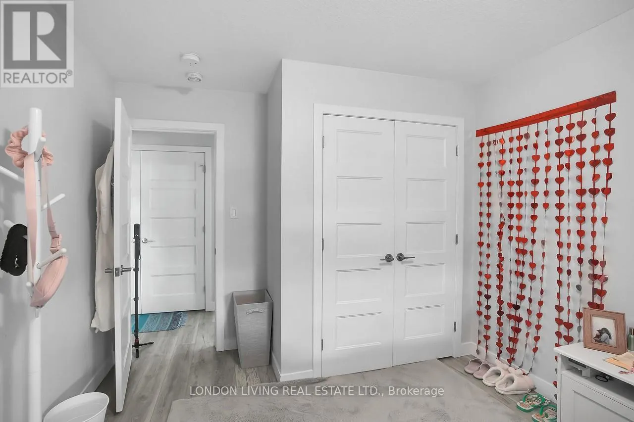 28 - 3380 SINGLETON AVENUE, #28