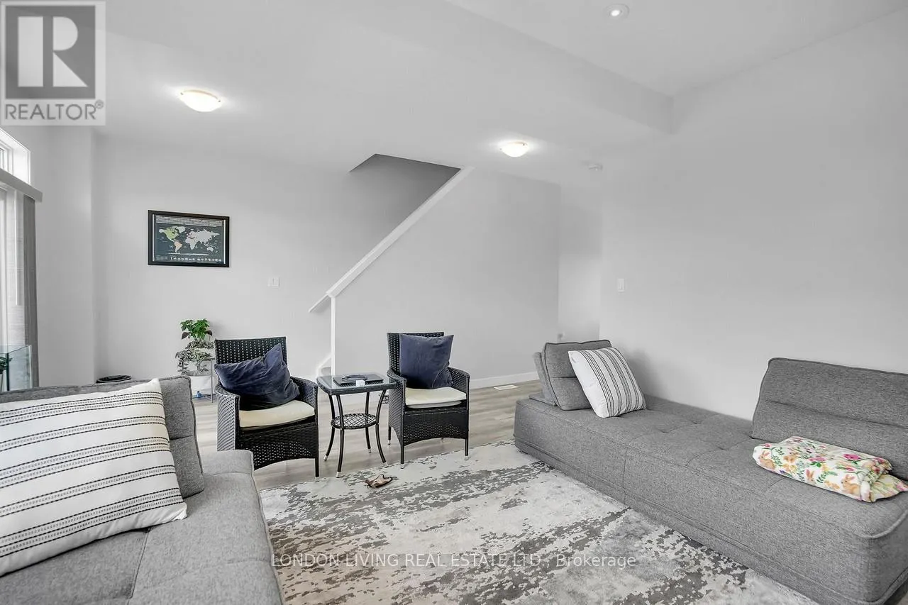 28 - 3380 SINGLETON AVENUE, #28