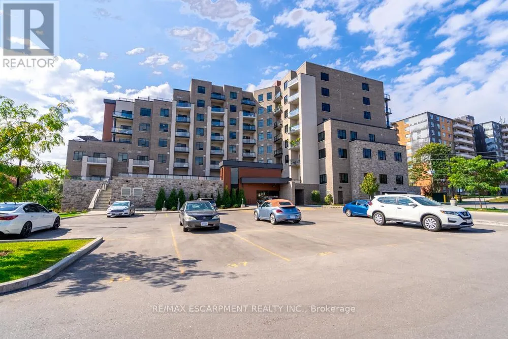 213 - 30 HAMILTON STREET S