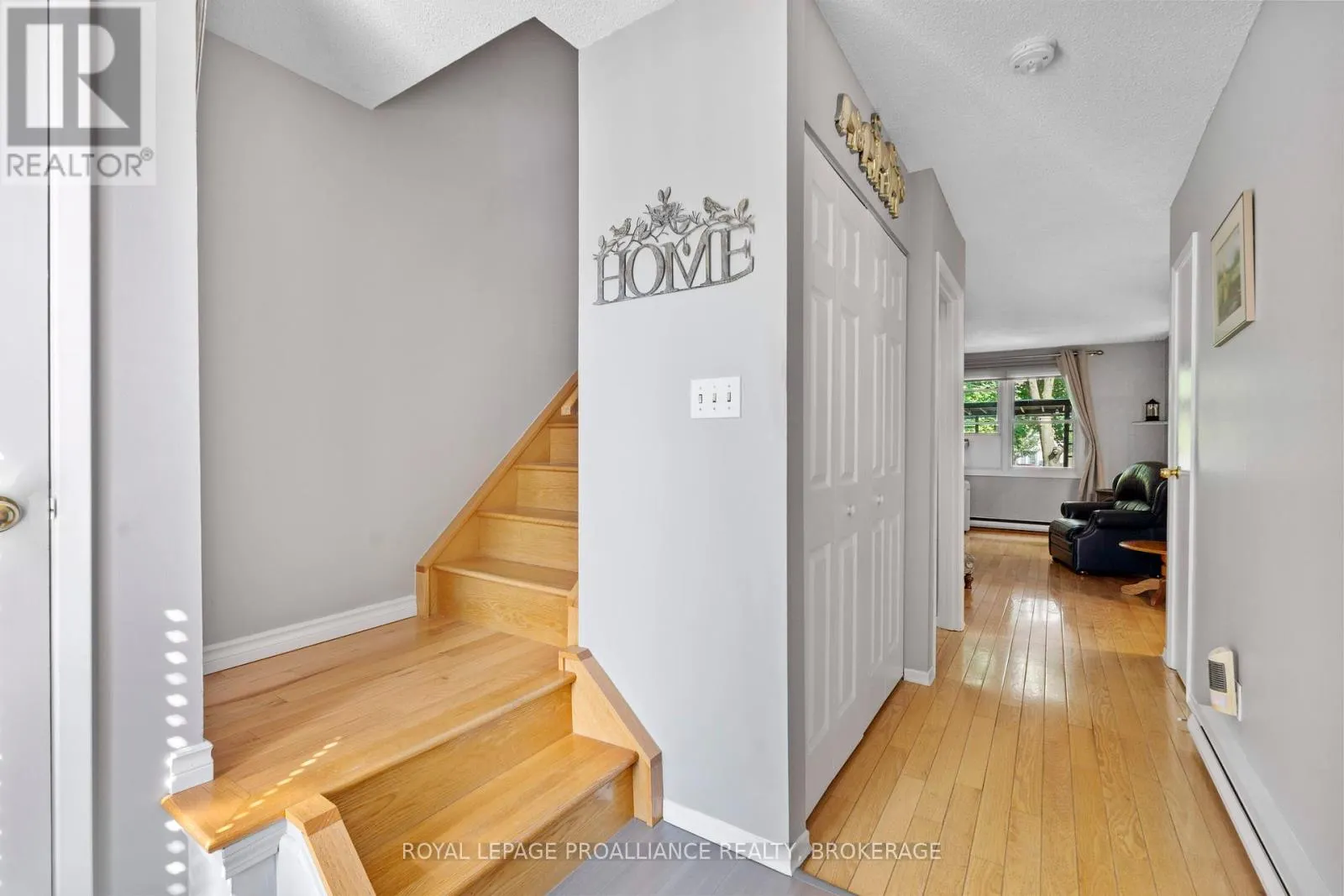 29 - 19 MACPHERSON AVENUE, #29