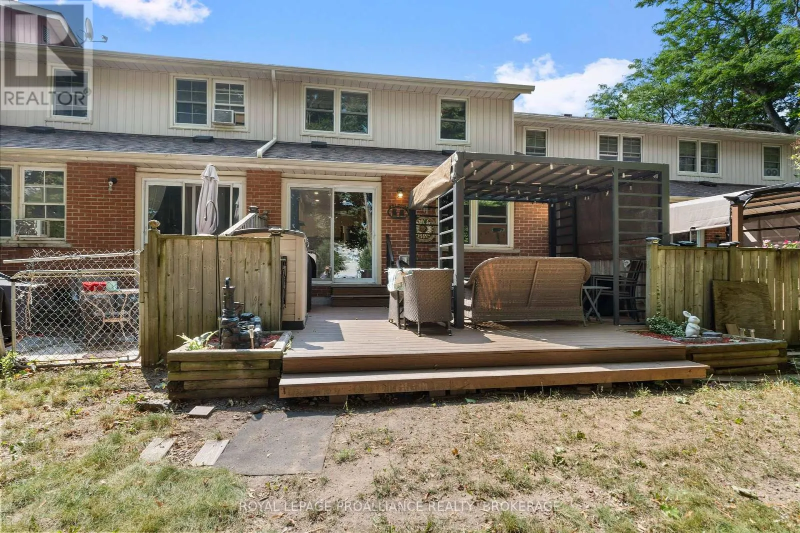 29 - 19 MACPHERSON AVENUE, #29
