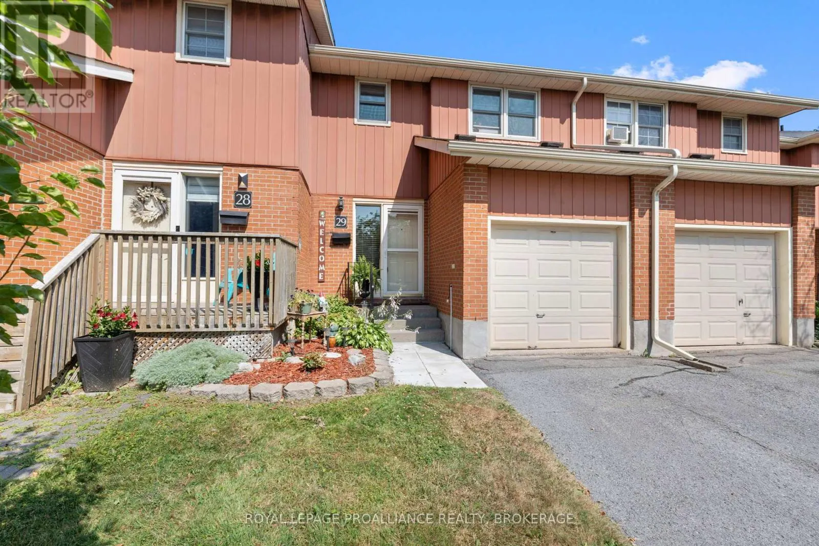 29 - 19 MACPHERSON AVENUE, #29