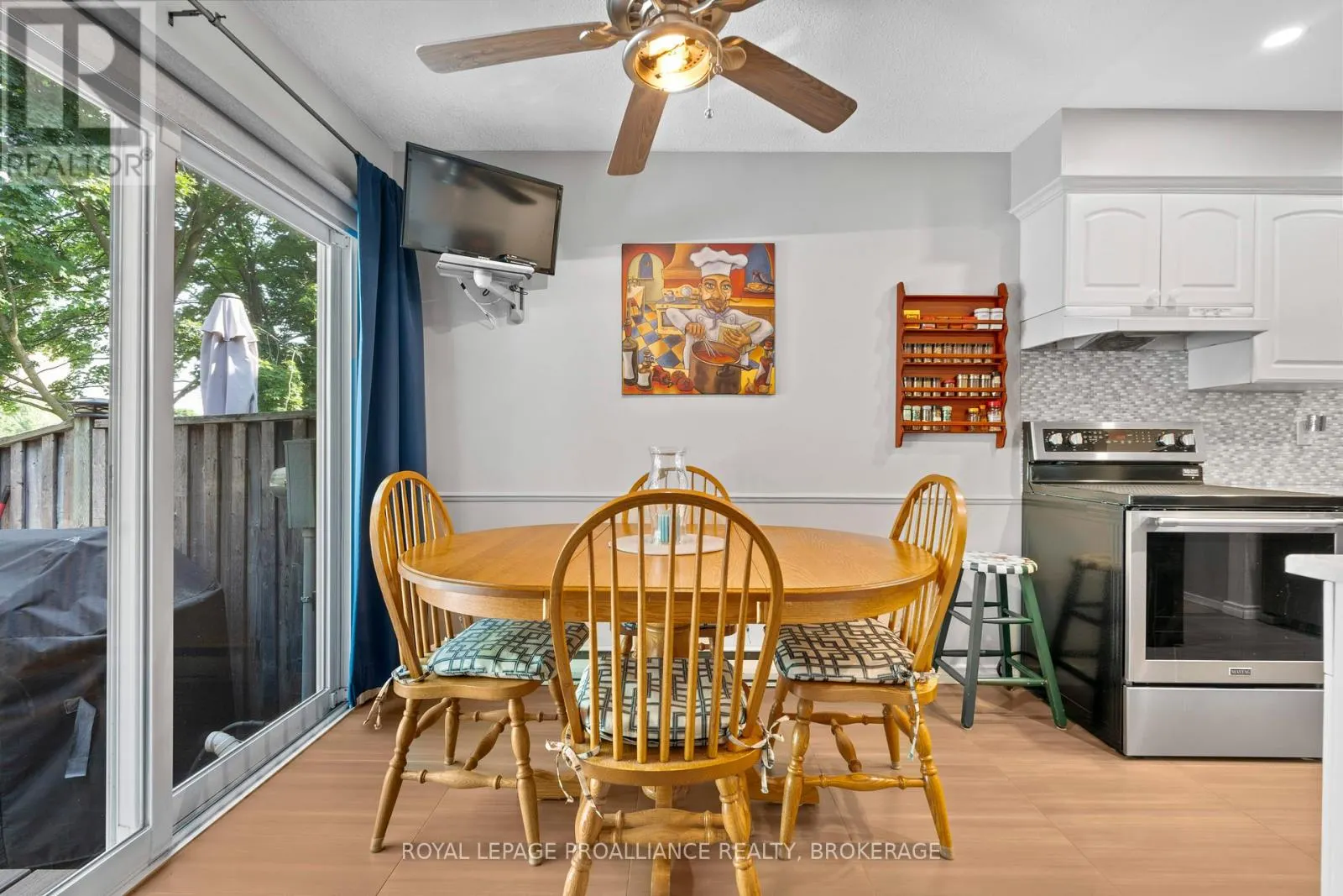 29 - 19 MACPHERSON AVENUE, #29