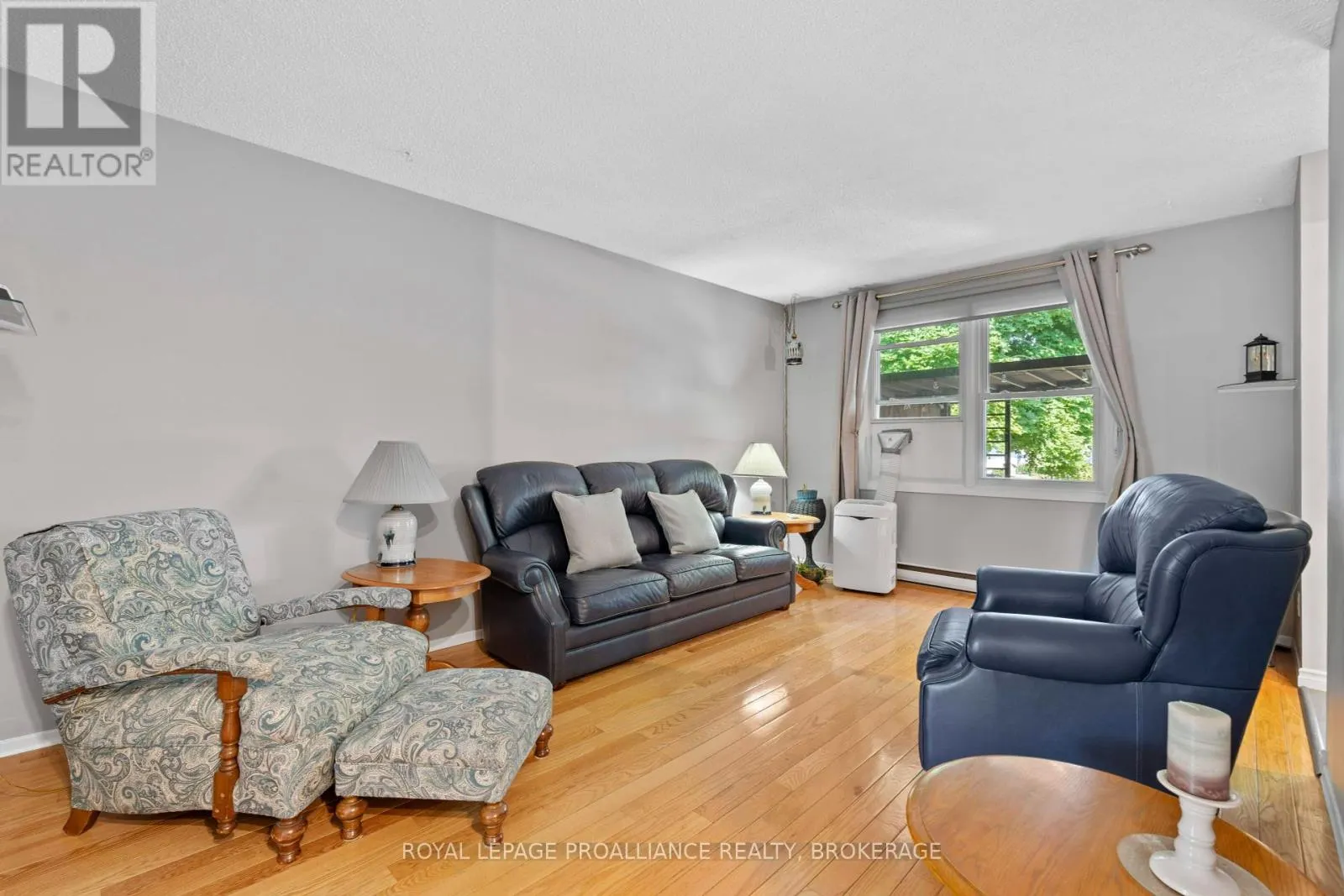 29 - 19 MACPHERSON AVENUE, #29