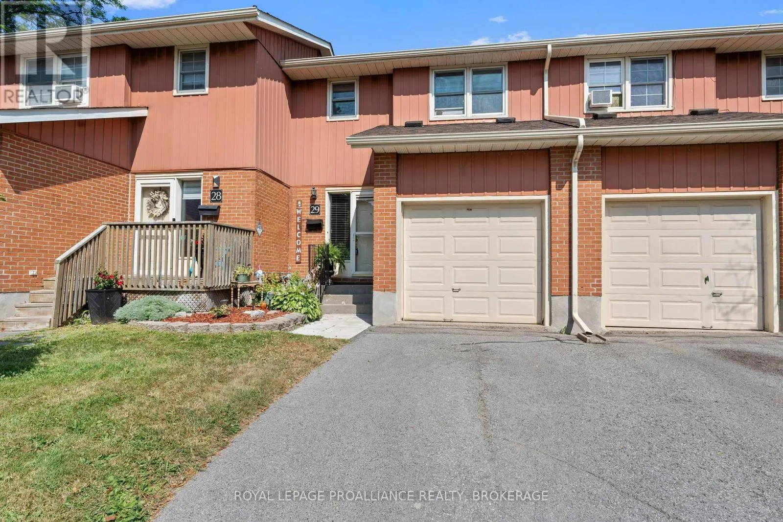 29 - 19 MACPHERSON AVENUE, #29