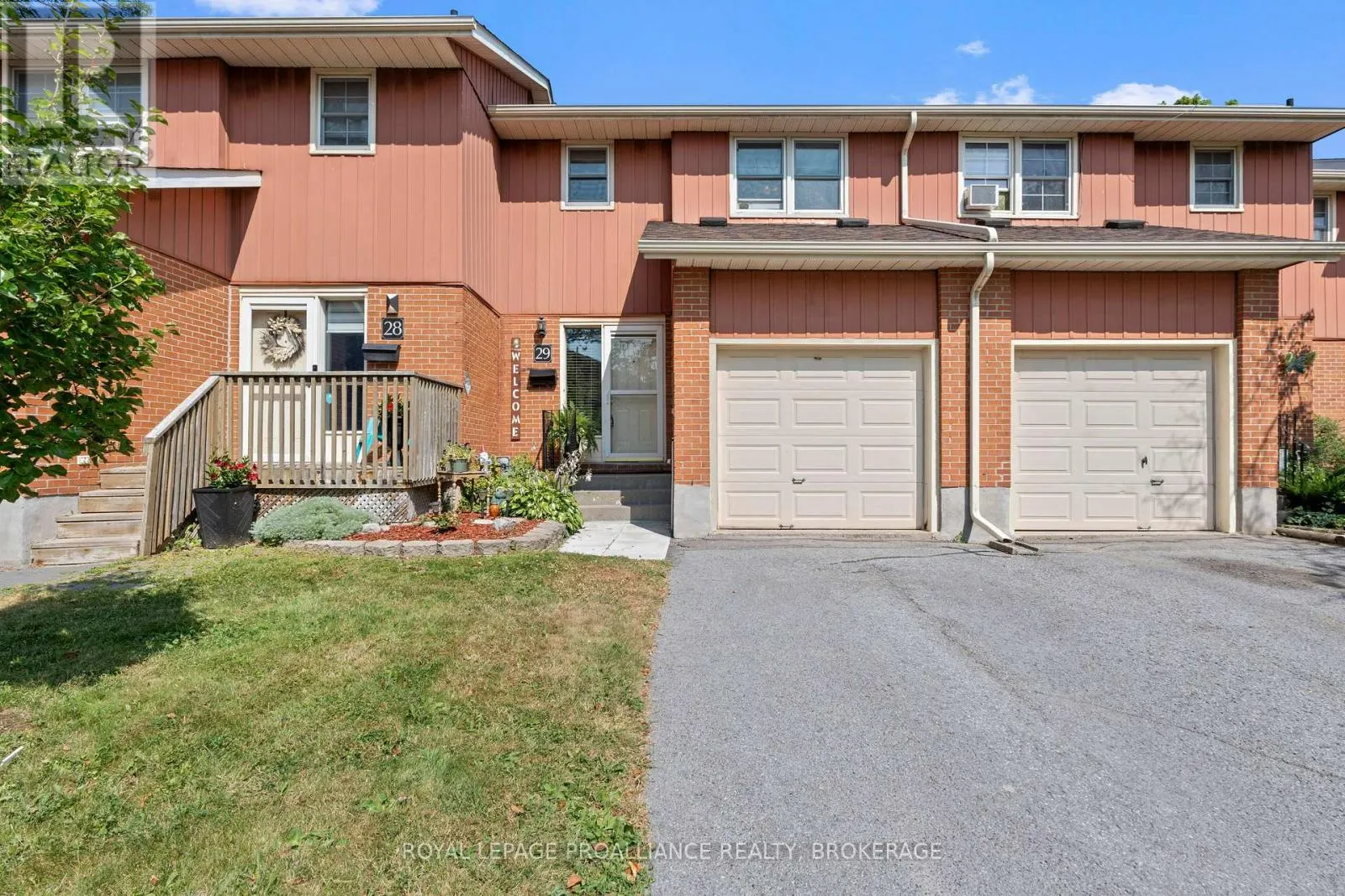 29 - 19 MACPHERSON AVENUE, #29