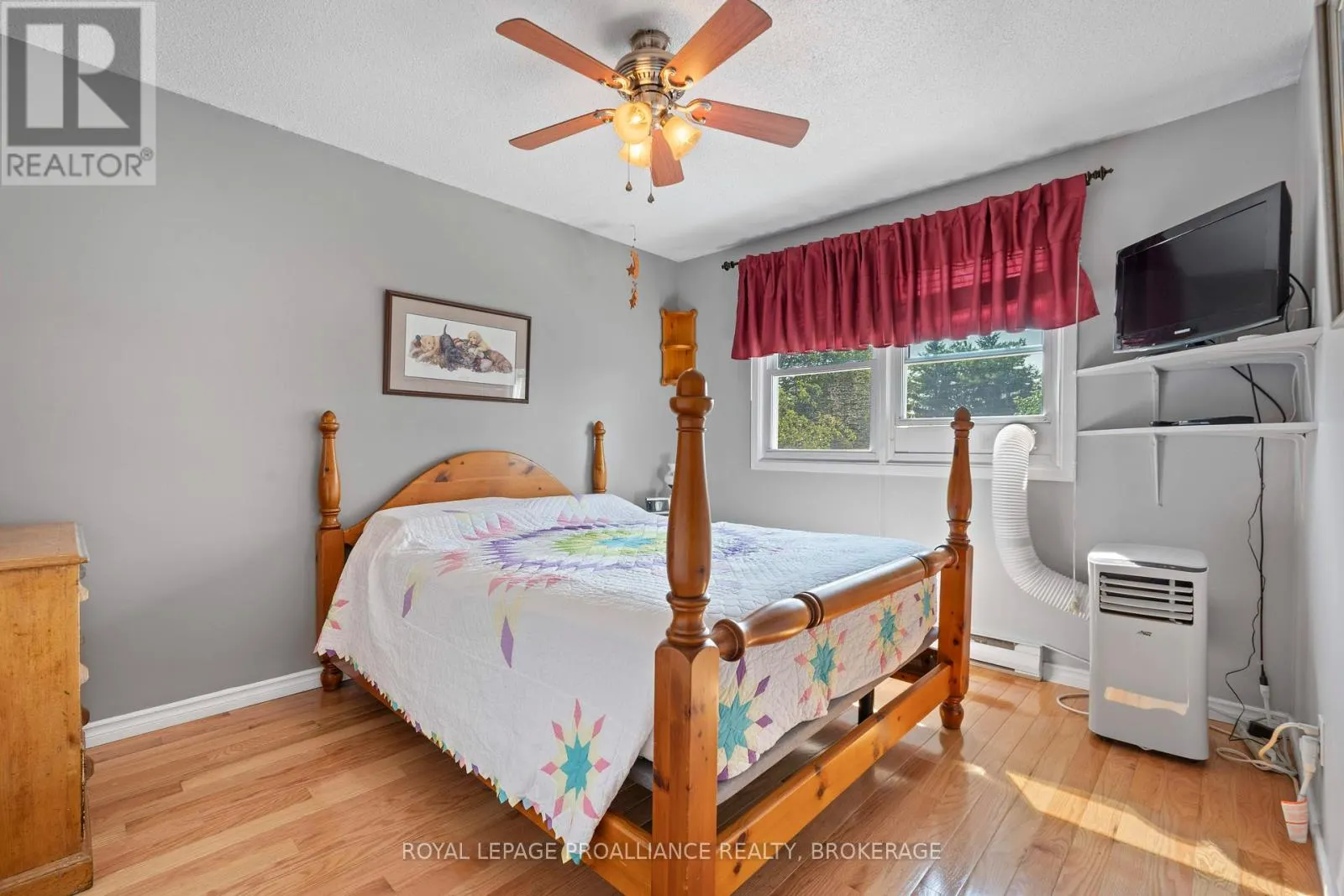 29 - 19 MACPHERSON AVENUE, #29