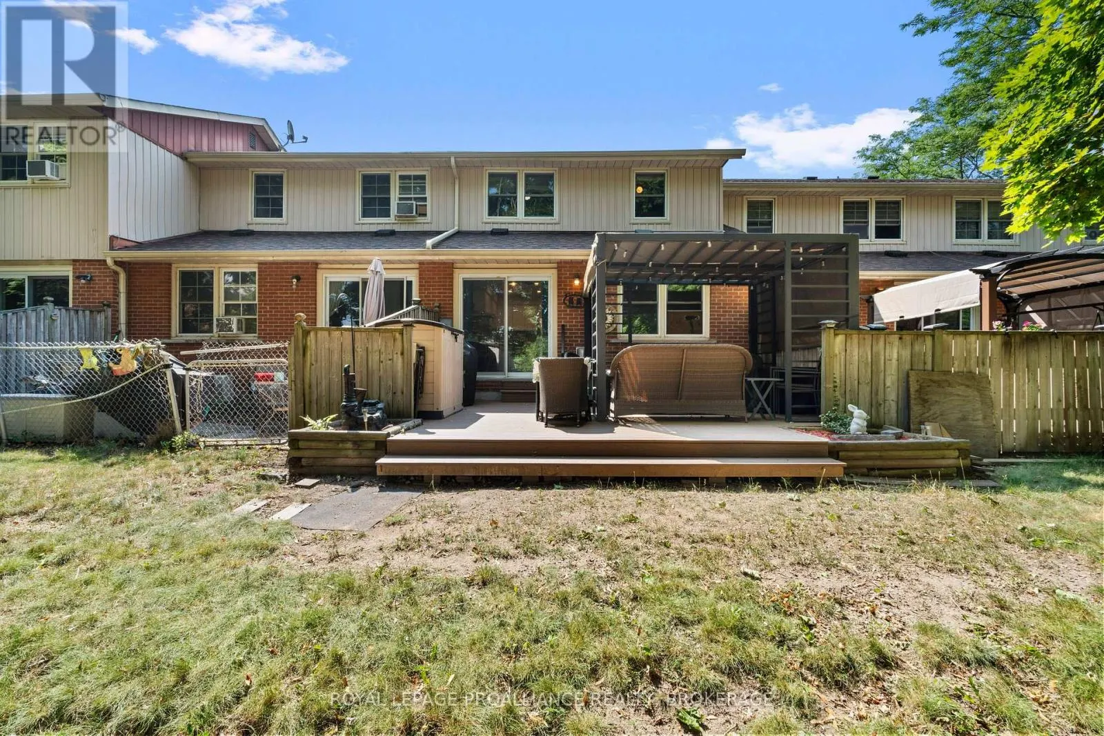 29 - 19 MACPHERSON AVENUE, #29