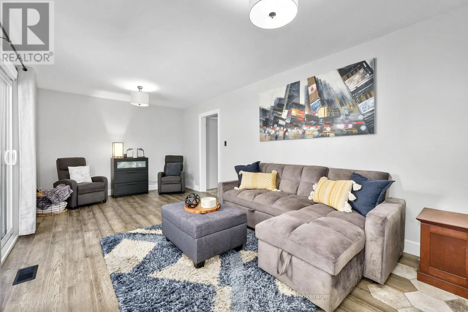 8 RAVENSDALE ROAD