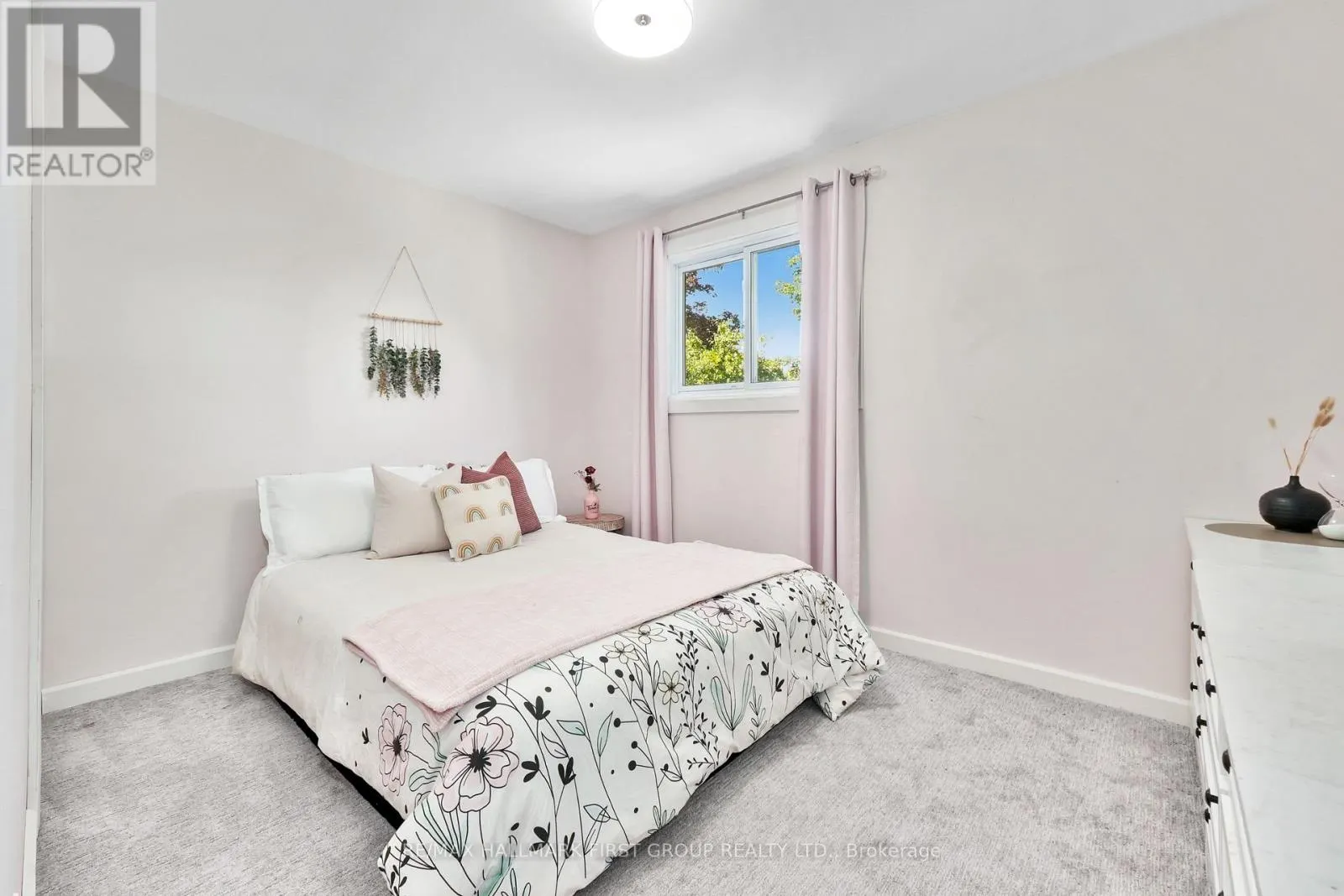 8 RAVENSDALE ROAD