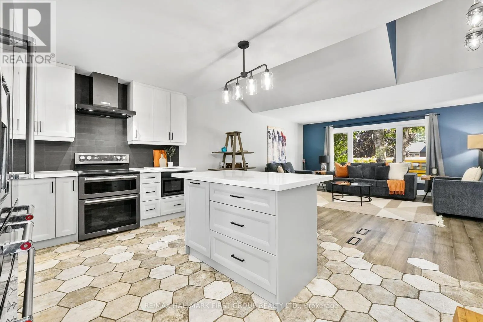 8 RAVENSDALE ROAD