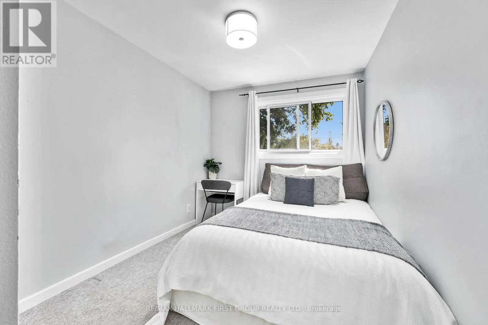 8 RAVENSDALE ROAD