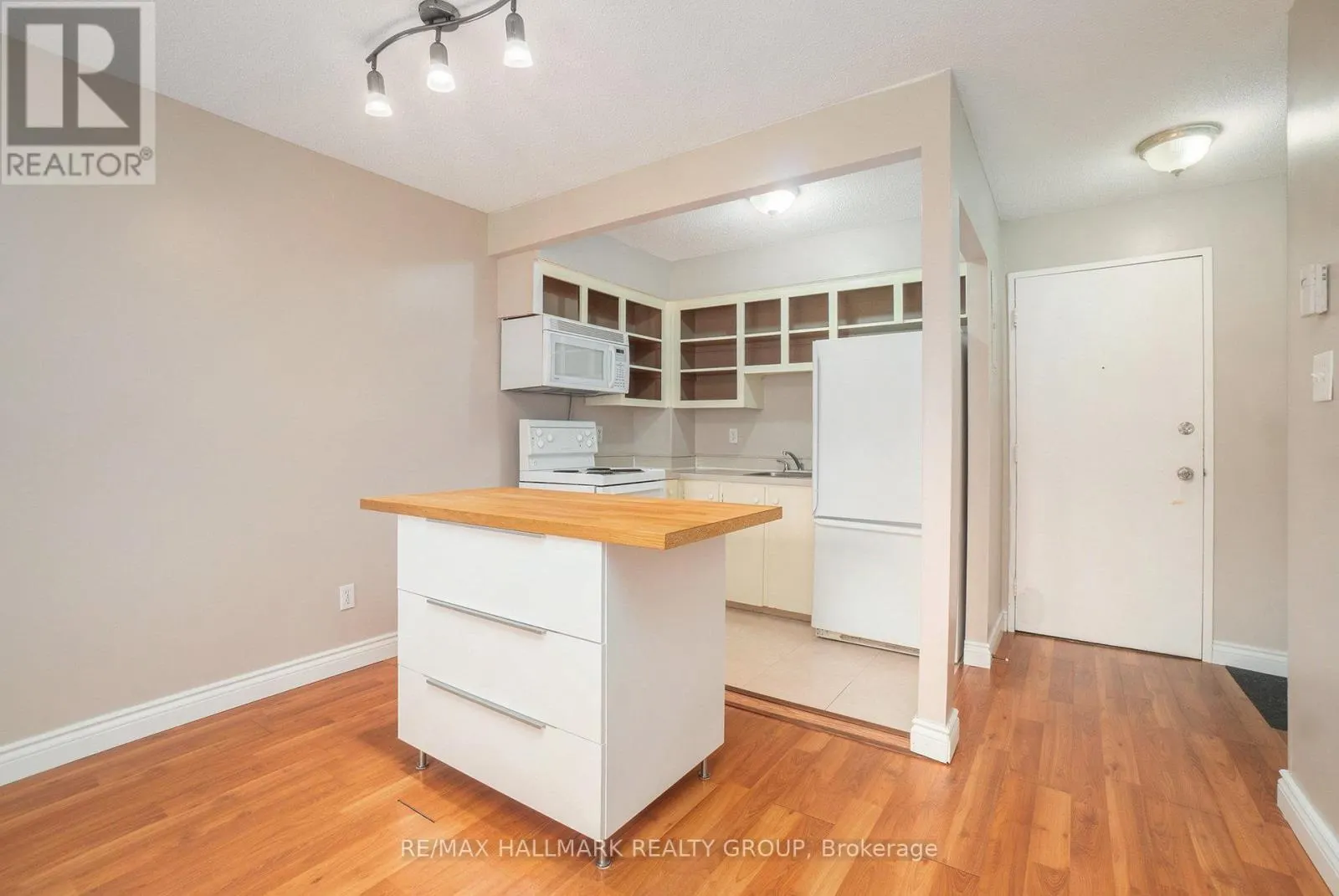 203C - 2041 ARROWSMITH DR. DRIVE