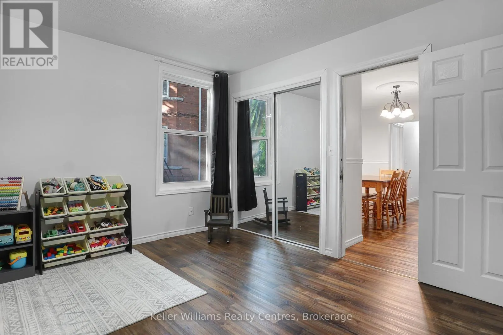 31 YONGE STREET S