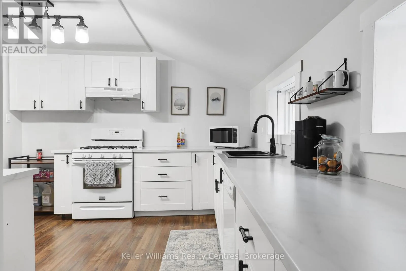 31 YONGE STREET S