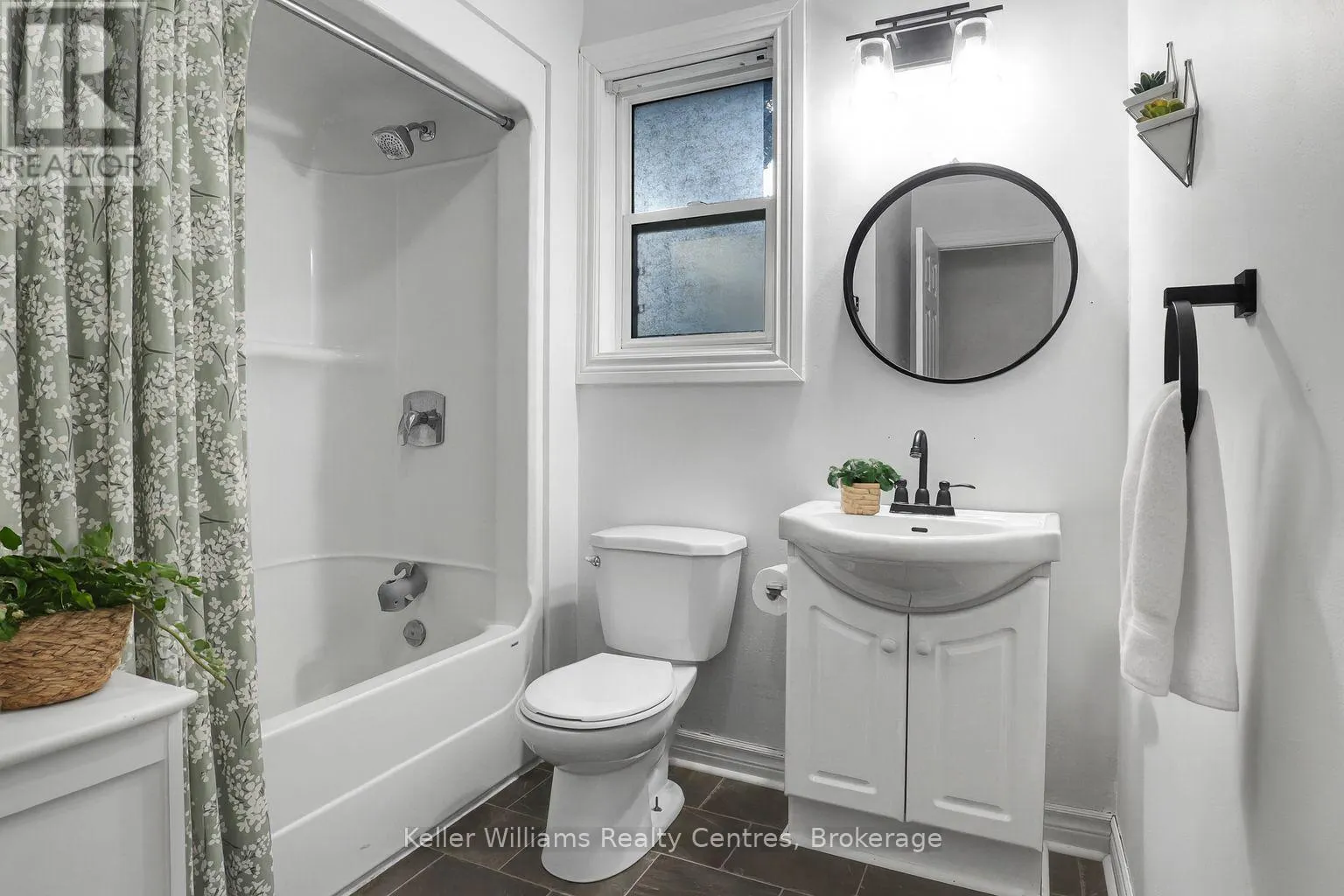 31 YONGE STREET S