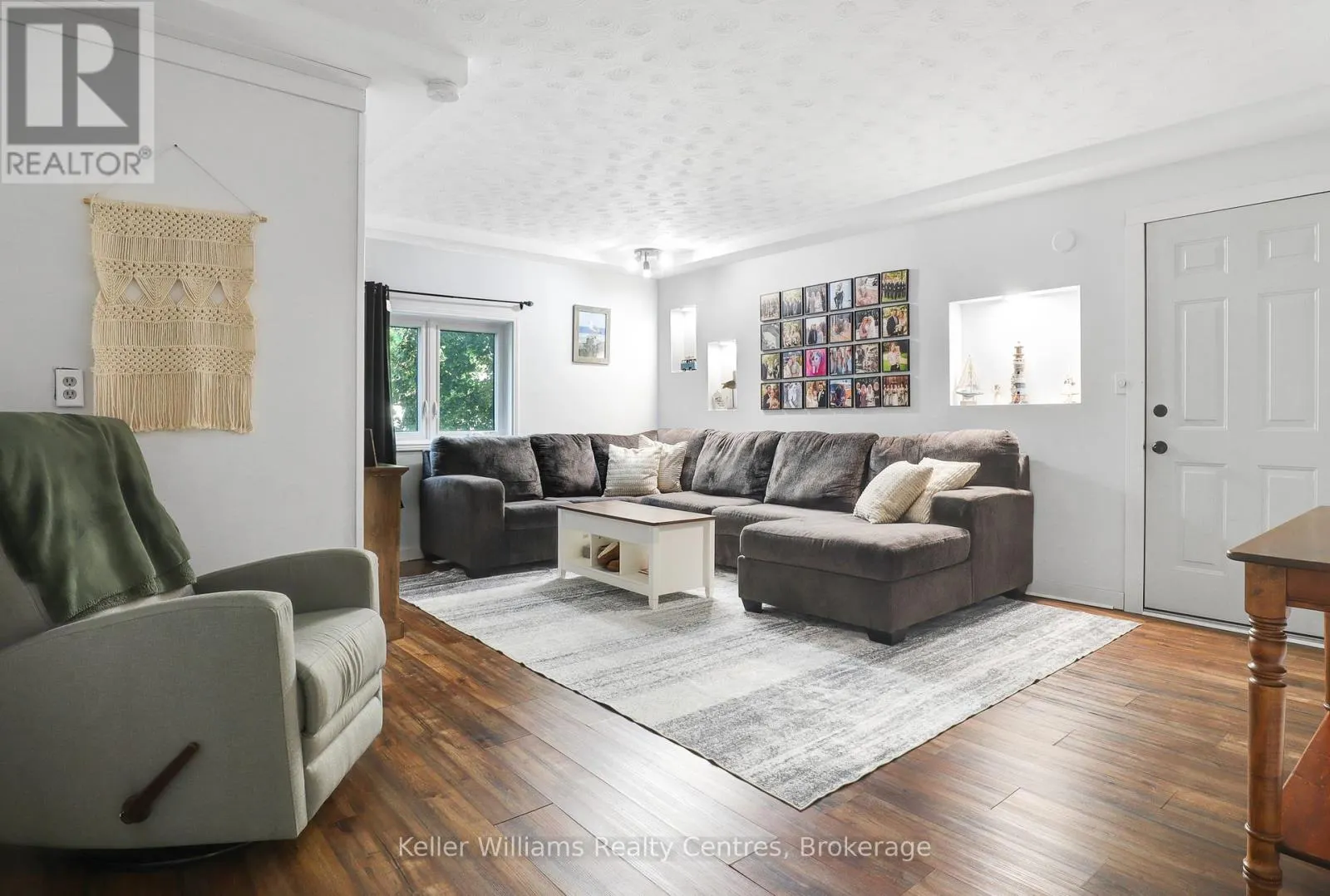 31 YONGE STREET S