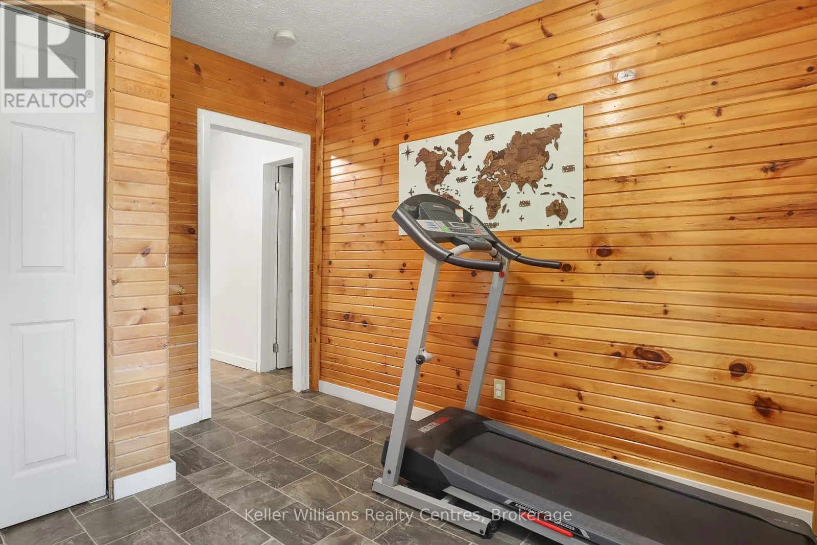 31 YONGE STREET S