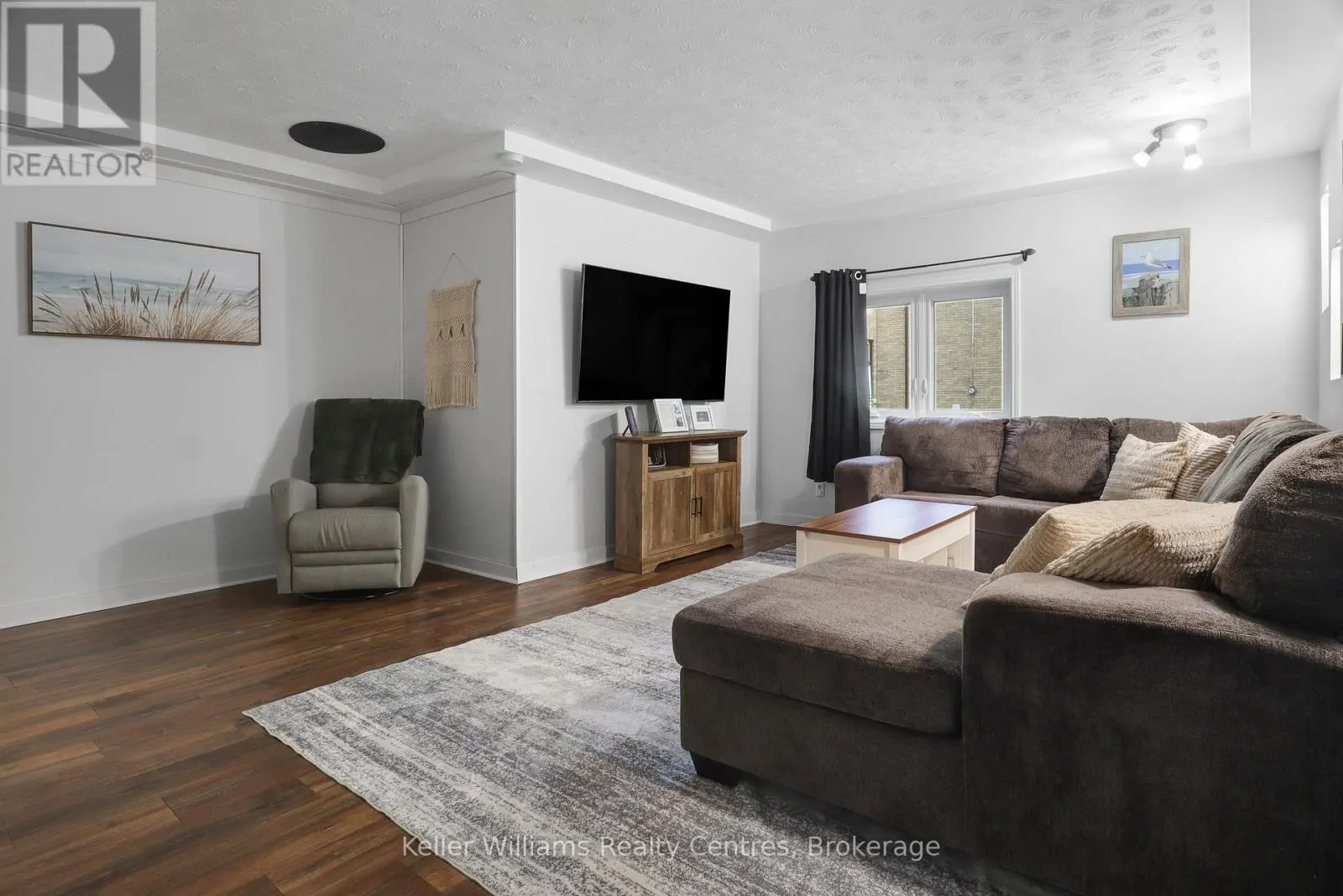31 YONGE STREET S