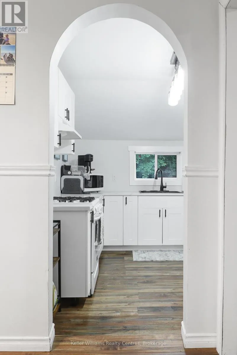 31 YONGE STREET S