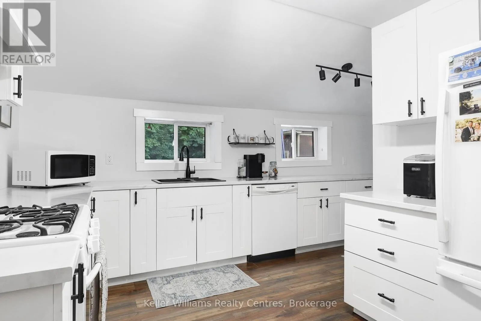 31 YONGE STREET S