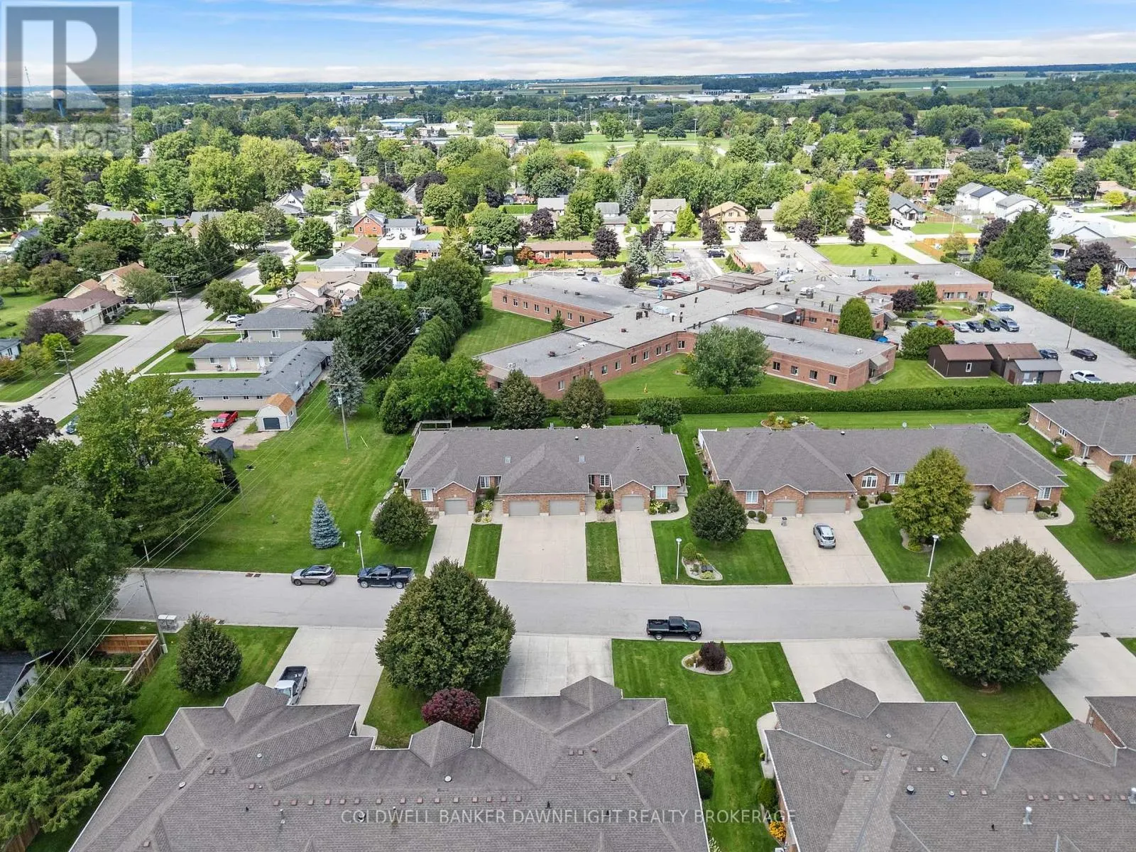 6 SHADOW LANE