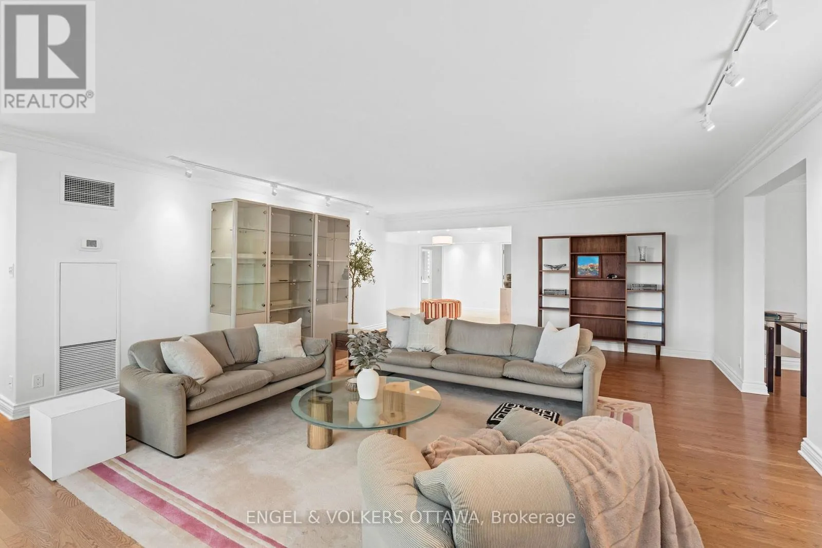 406 - 111 ECHO DRIVE
