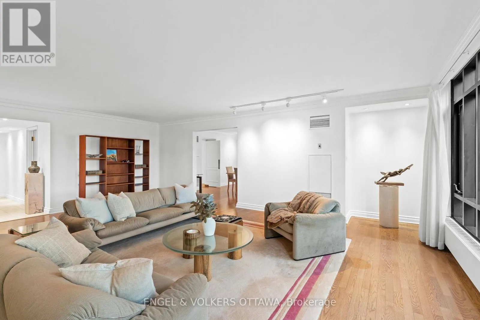 406 - 111 ECHO DRIVE