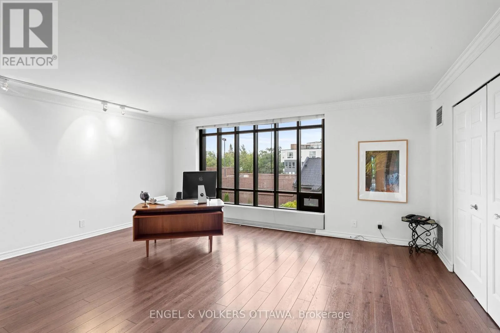 406 - 111 ECHO DRIVE