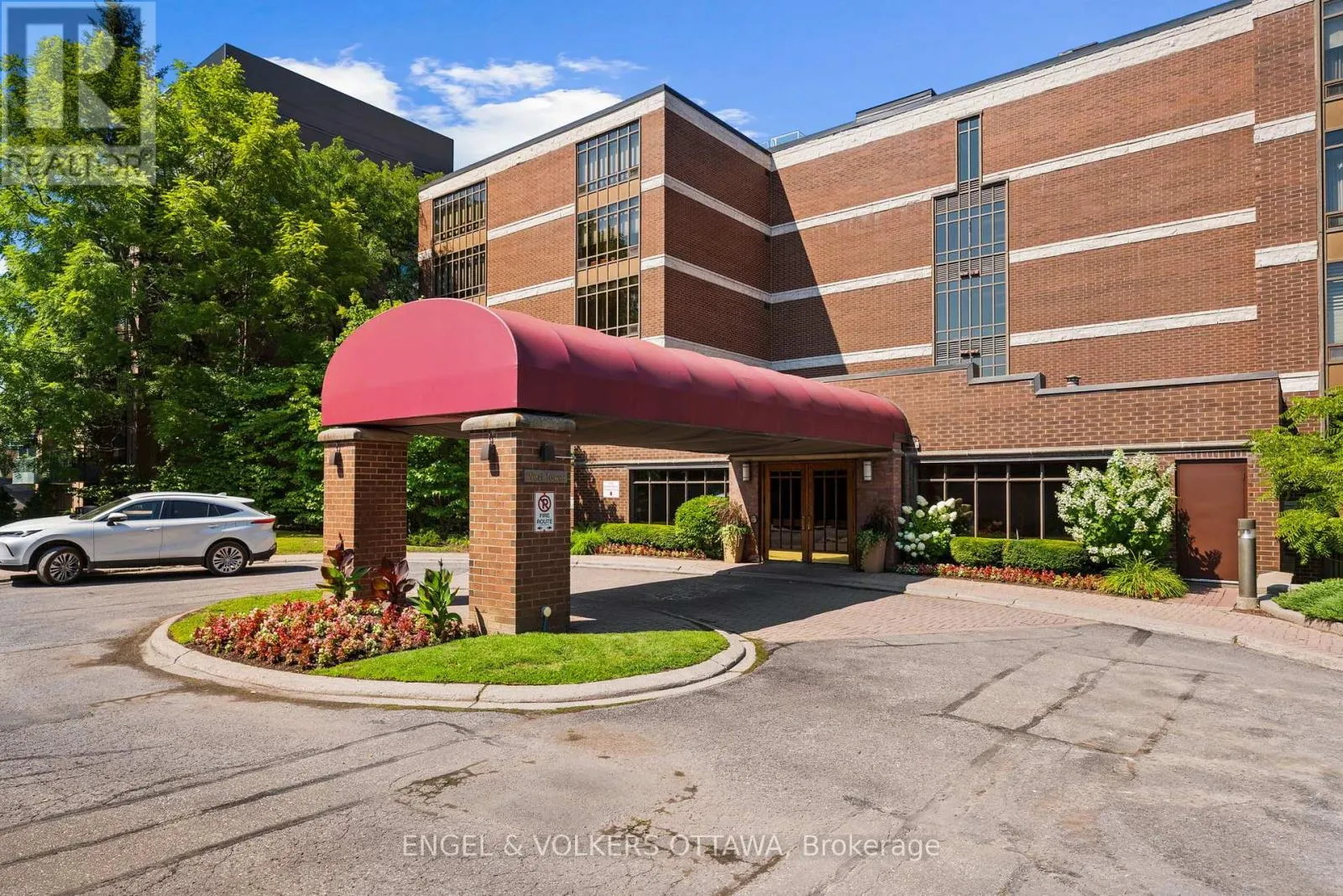 406 - 111 ECHO DRIVE