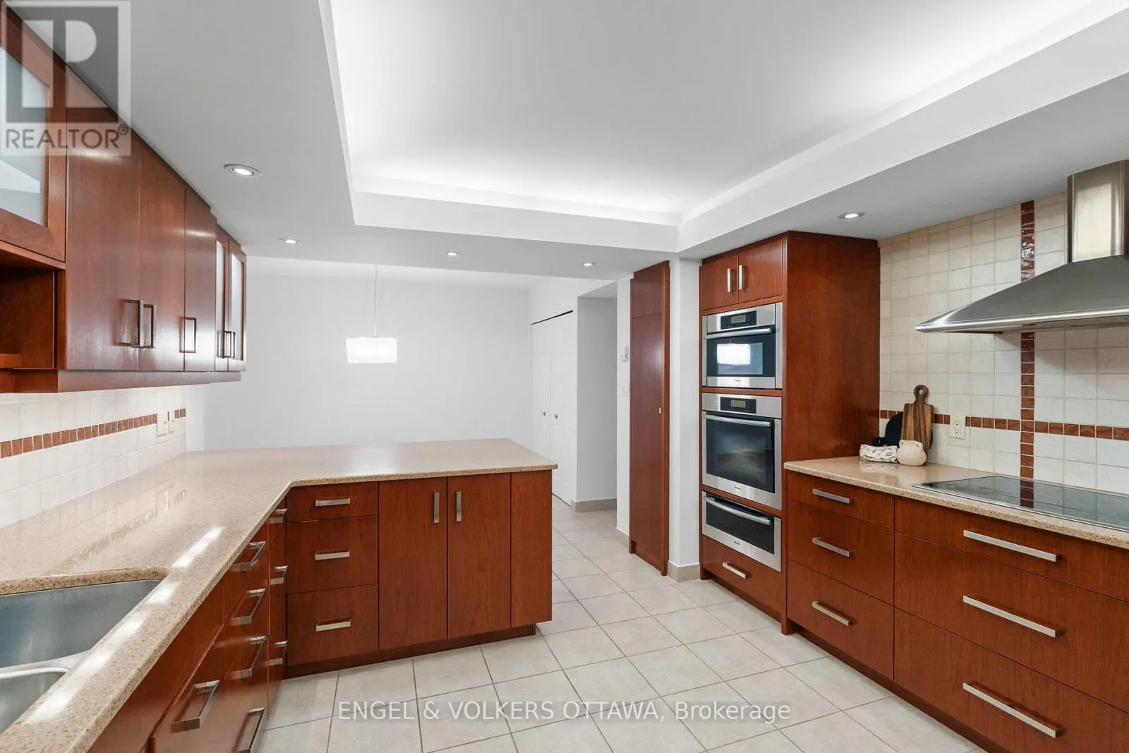 406 - 111 ECHO DRIVE