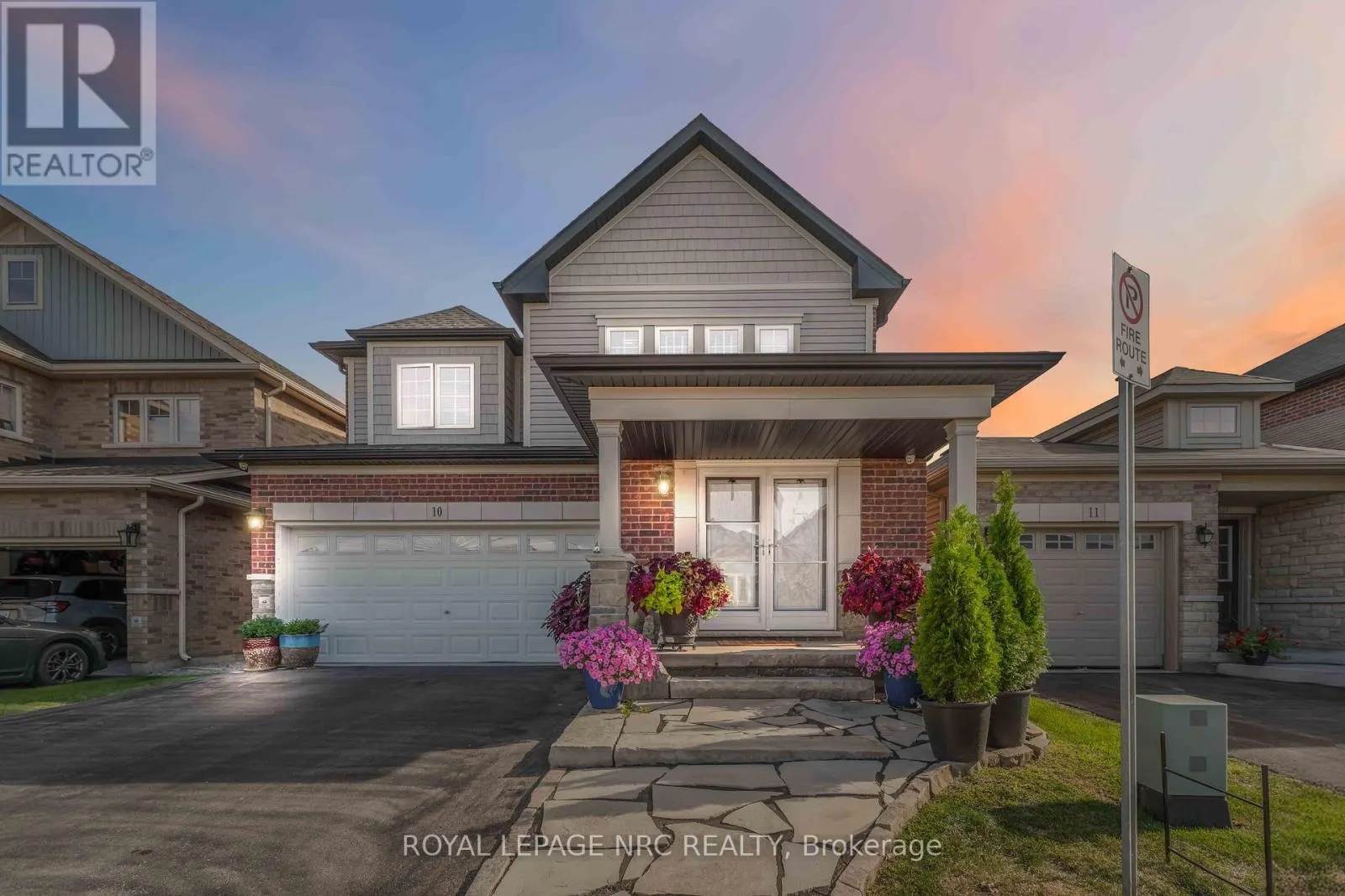 10 - 77 AVERY CRESCENT, #10