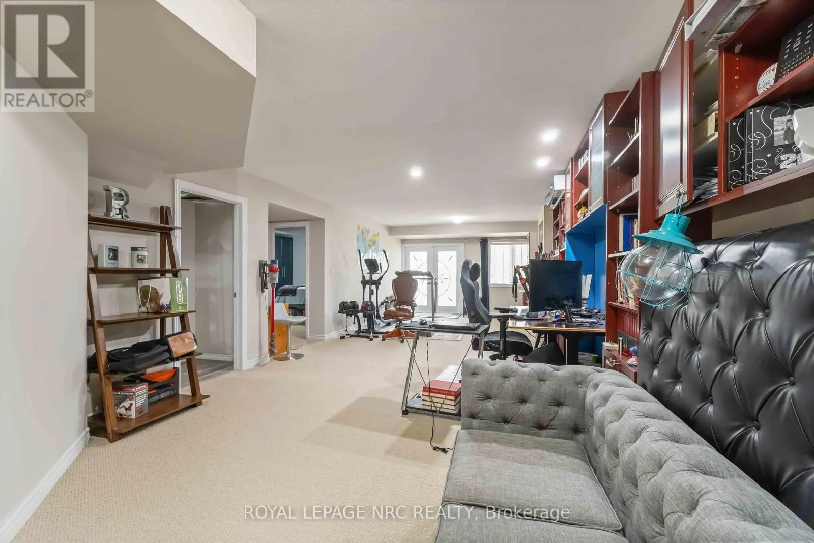 10 - 77 AVERY CRESCENT, #10