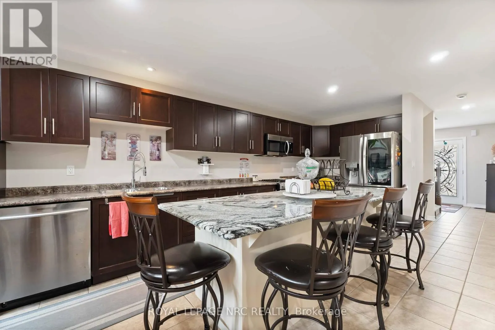 10 - 77 AVERY CRESCENT, #10