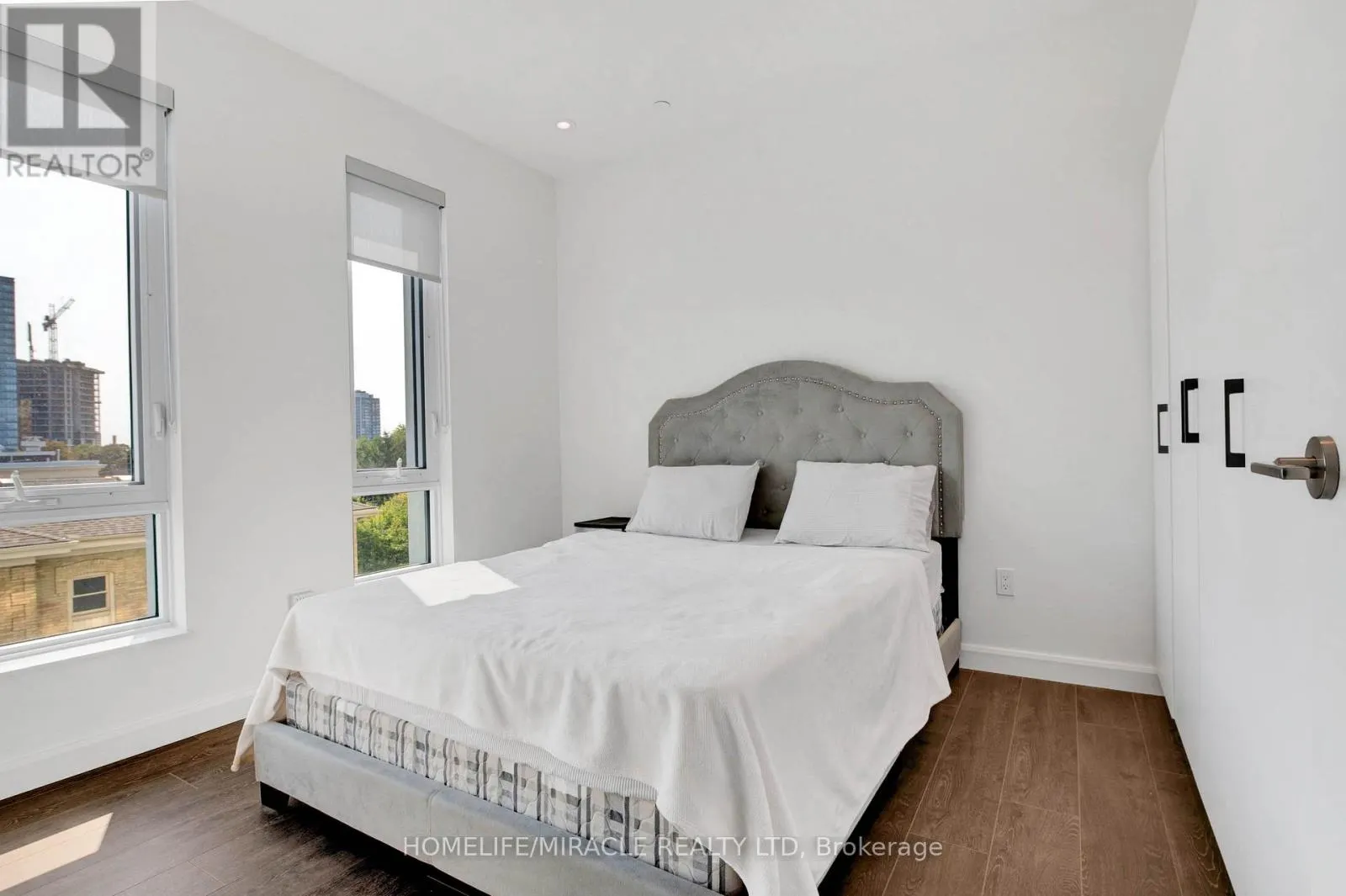 401 - 741 KING STREET W