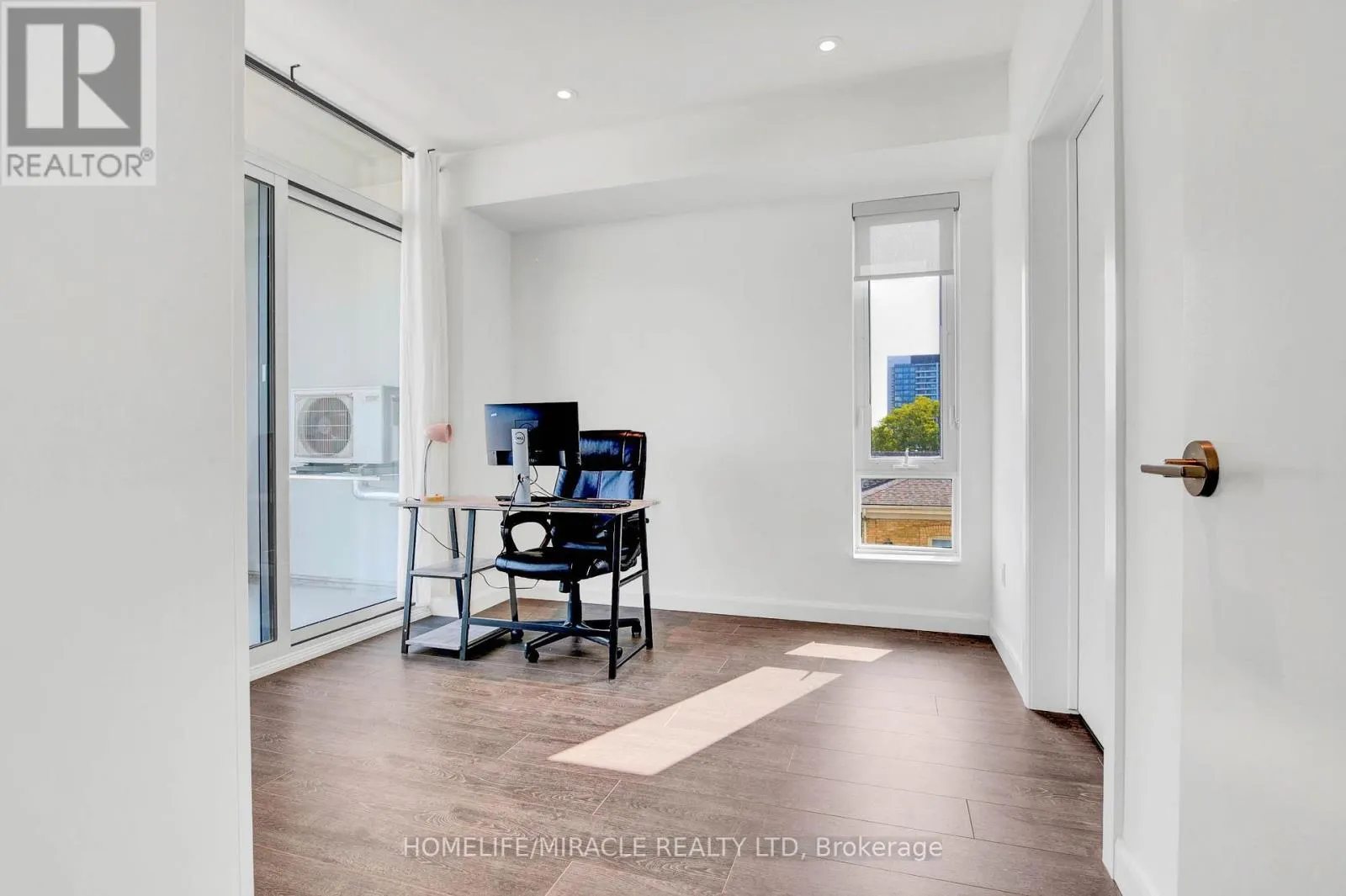 401 - 741 KING STREET W