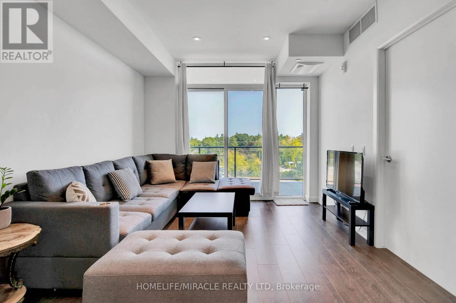 401 - 741 KING STREET W