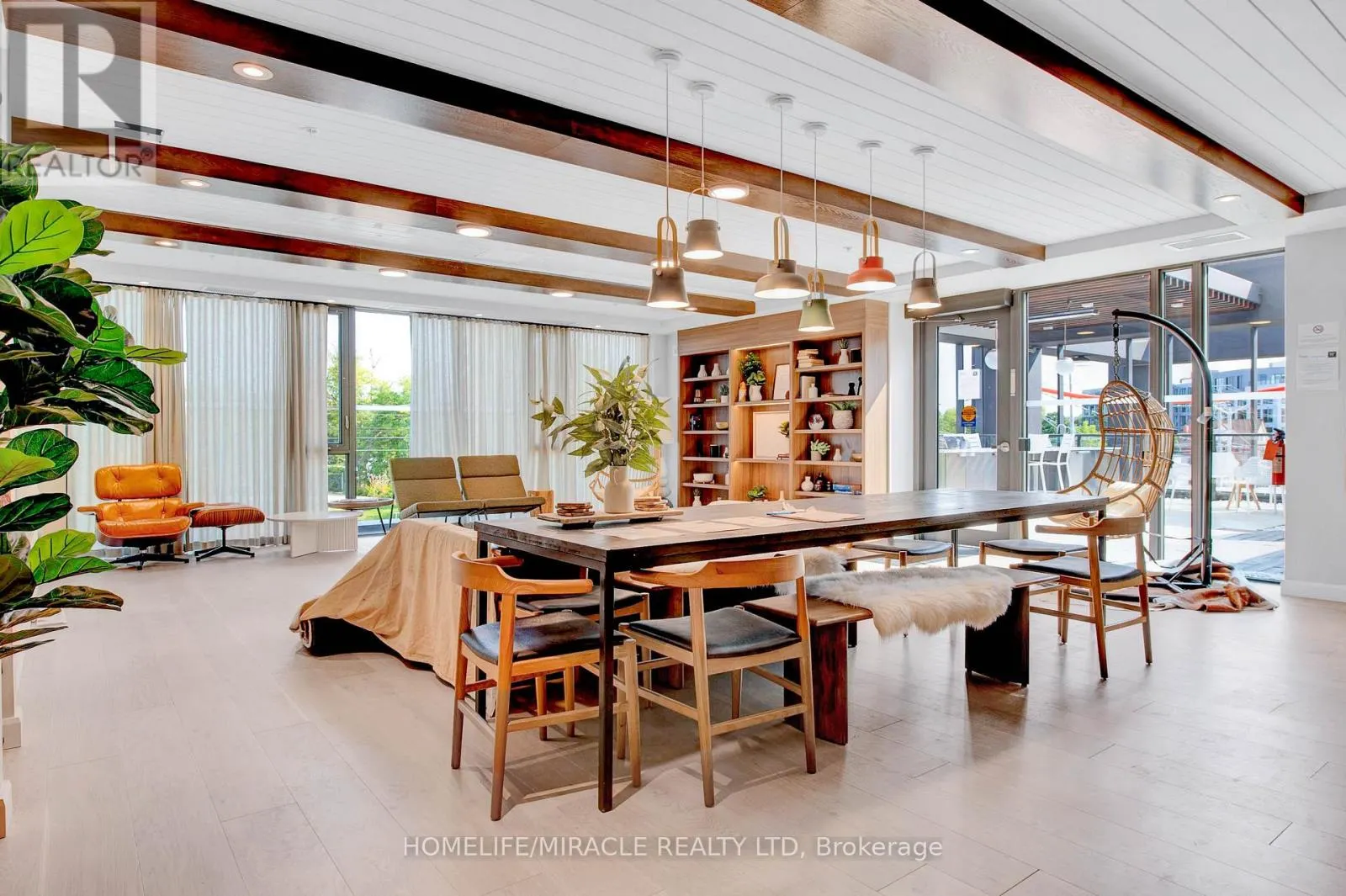 401 - 741 KING STREET W